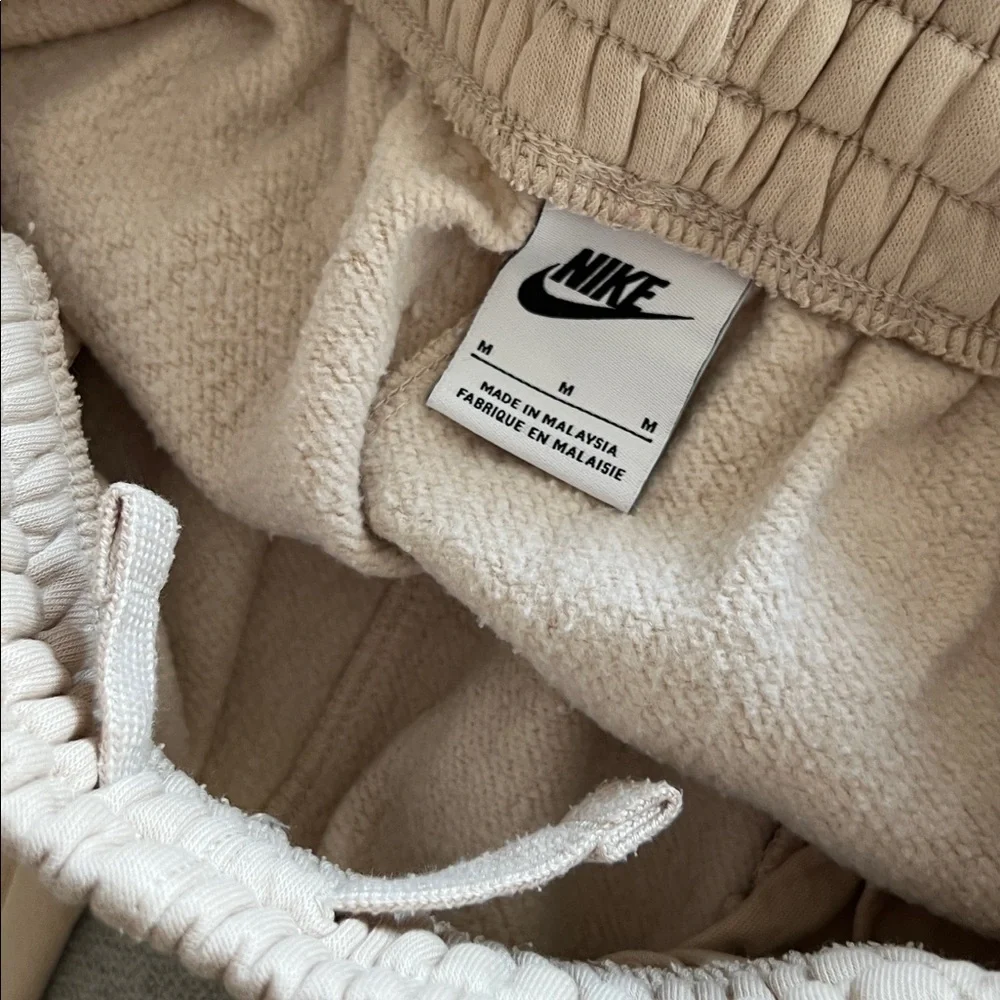 Nike Beige Sweatpants - Kids M - Picture 7 of 8